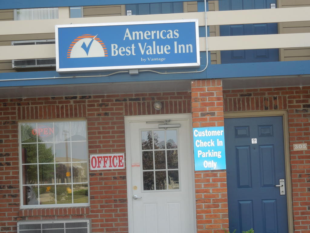 Americas Best Value Inn Maumee/Toledo Esterno foto